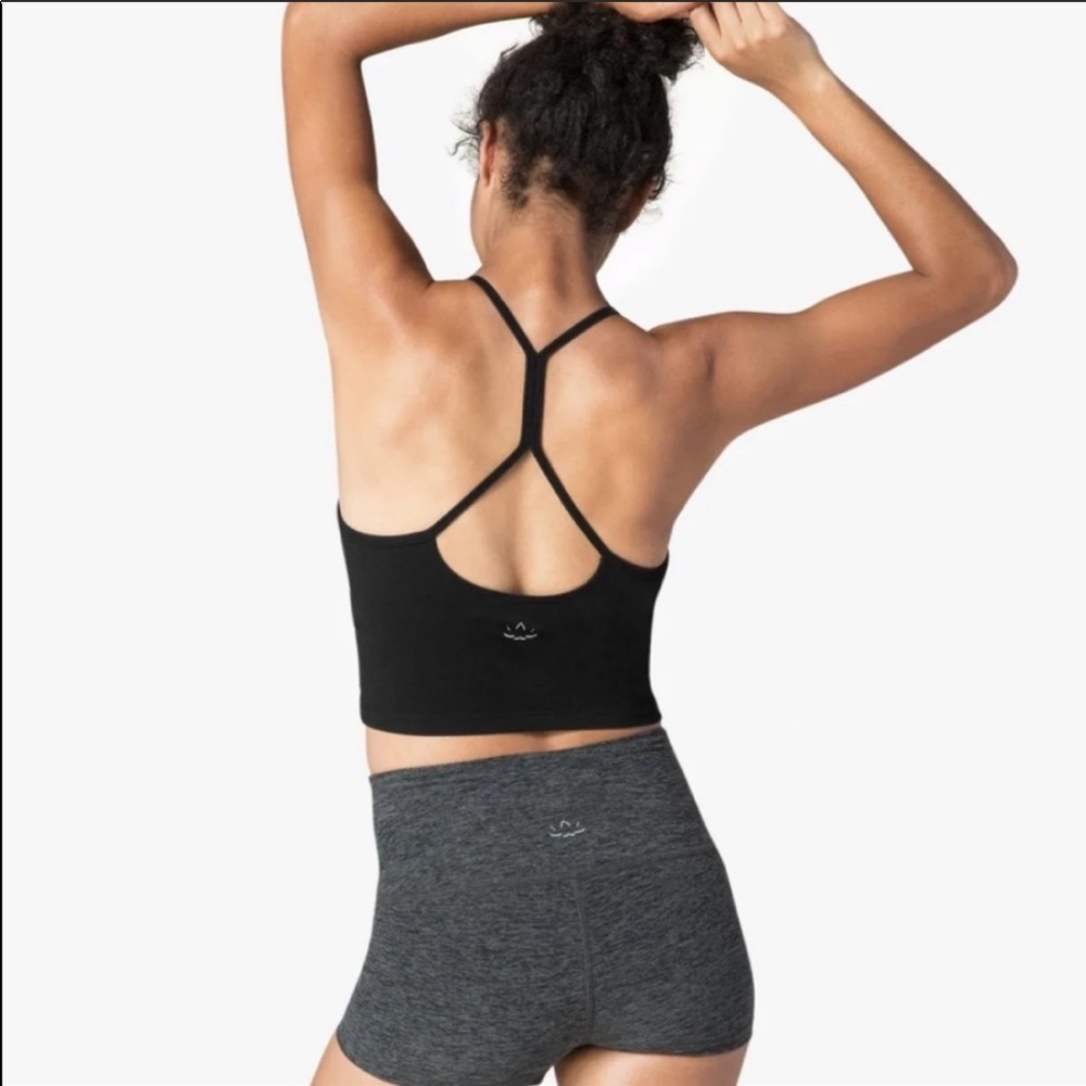 Beyond Yoga Racerback Cropped Tank medium balck